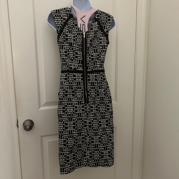 Adrianna Papell City Blocks Stylist Dress - Size 2 - Picture 3 of 6